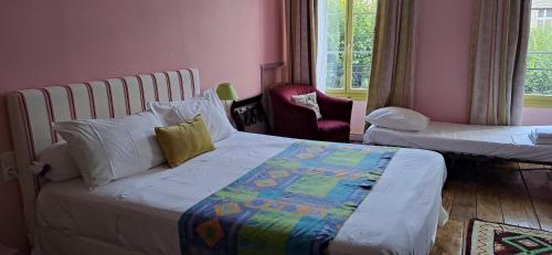 1 queen bed, 1 twin bed