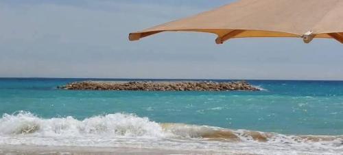 شاليه ثلاث غرف مكيف ومجهز بالكامل in 蘇伊士
