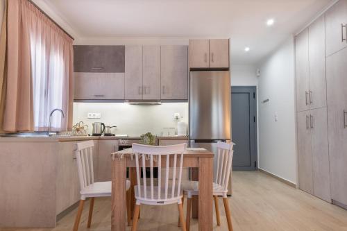 Myrina Retreat - Golden Sun in Mirina