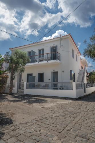 Myrina Retreat - Golden Sun in Mirina