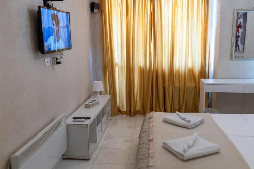 Megy's 3rd Top Central Room, Sofia (photo 5)