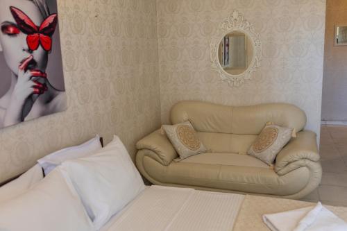 Megy's 3rd Top Central Room, Sofia (photo 6)