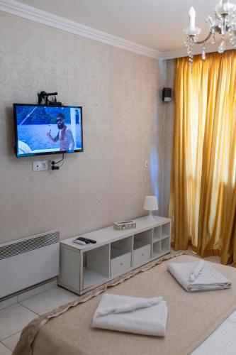 Megy's 3rd Top Central Room, Sofia (photo 9)