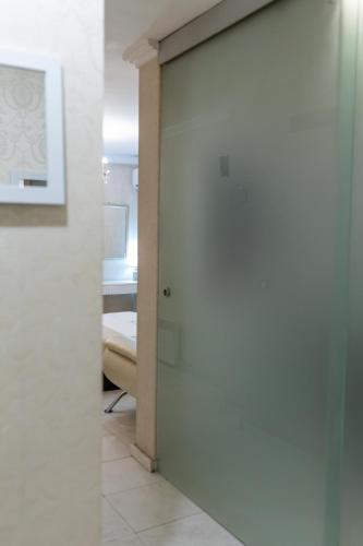 Megy's 3rd Top Central Room, Sofia (photo 10)
