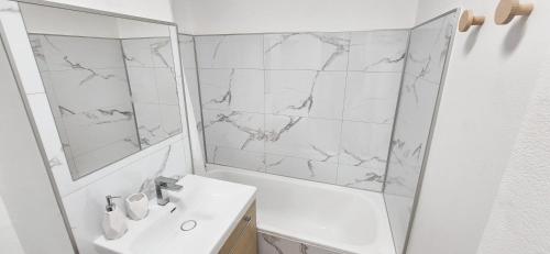 Ванна кімната, Studio cosy et moderne - Proche Paris et Disney in Озуар-ла-Фер'єр