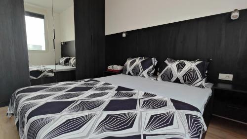 ARED AFI Arad 2025 ChrysFlatty5 Central modern Apartment 70mp City View – khách sạn tại Aurel Vlaicu