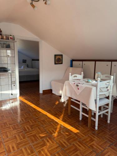 المرافق, Jenny Apartments in Kampos Marathokampou