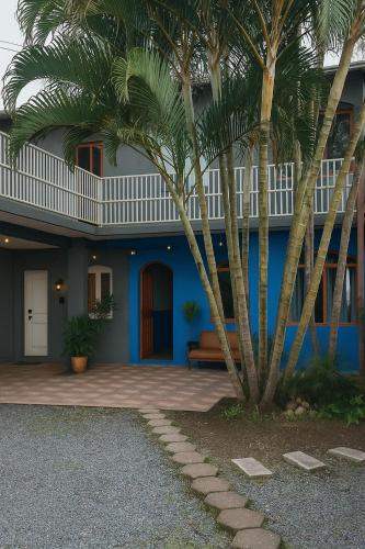 Fica, Vai ter Bolo Hostel 1