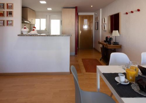 LUMINOSO. COMODO. ACOGEDOR. WIFI. Junto a AVE, Valencie (fotografie 5)