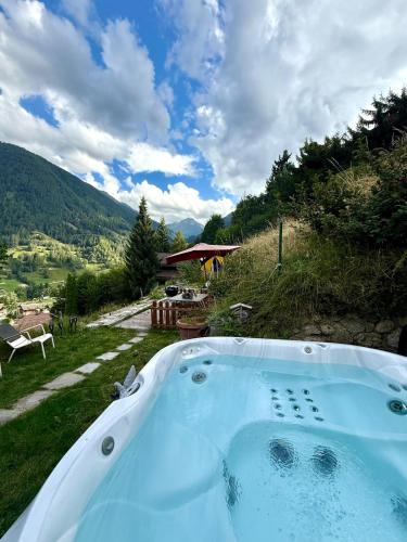 Chalet Opalpin Lodge & Spa, vue montagne et jacuzzi – khách sạn tại Bleusy