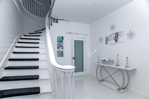 Villa By the Beach - sleeps 8 plus, Nassau (Foto 3)