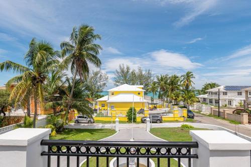 Villa By the Beach - sleeps 8 plus, Nassau (Foto 6)
