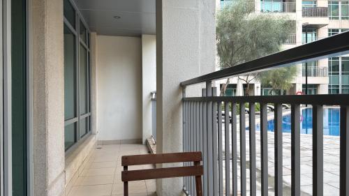 Vista Downtown Poolside 1BR Walk to Burj Khalifa, Dubai (photo 10)