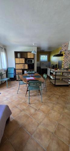 maisonnette provençale sous les chênes (maisonnette provencale sous les chenes) in Saint-Maurice-Sur-Eygues