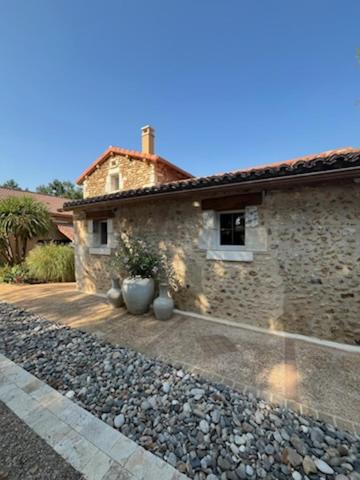 2 bedrooms, 5 beds