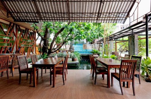 Restaurant, CENTRAL PLACE HOTEL in Samut Sakhon
