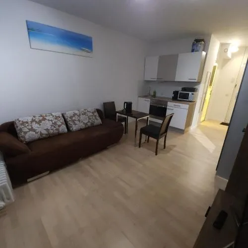 1-Zi Apartment Nähe U-Bahn U-3, Balkon, Garage in München, Deutschland