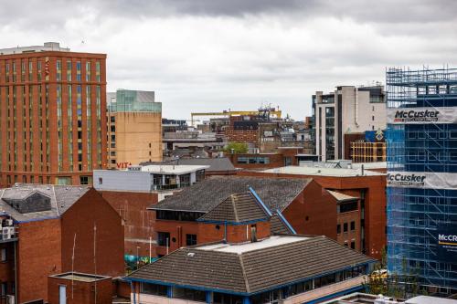Belfast Quarters 8th Floor Gem! in แซนดี โรว์ แอเรีย