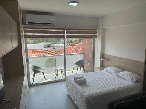 ZONA VIP elegante y comodo APARTAMENTO FAMILIAR CON BALCON y hermosa vista a la calle, canal isuto zona equipetrol