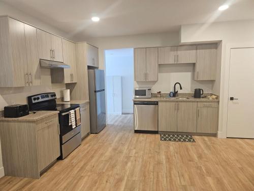 Modern Private Suite Fast WiFi Parking Quiet Stay in North Nechako