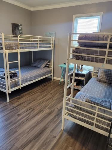 Affordable 1BR Bunkroom Stay by Niagara Falls
