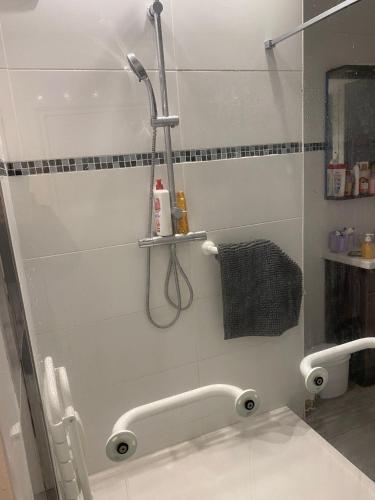 Apparemment 1 chambre proche gare in Екен