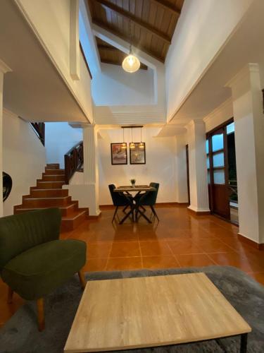 Modern duplex 5 minutes from the Historic Center