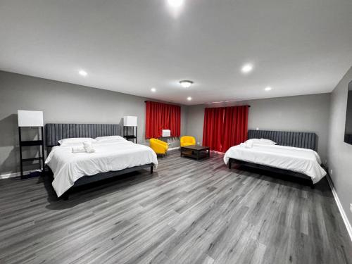 Facilities, Sleeps 24+ Luxury house Near Chicago 12 king beds in North O'Hare