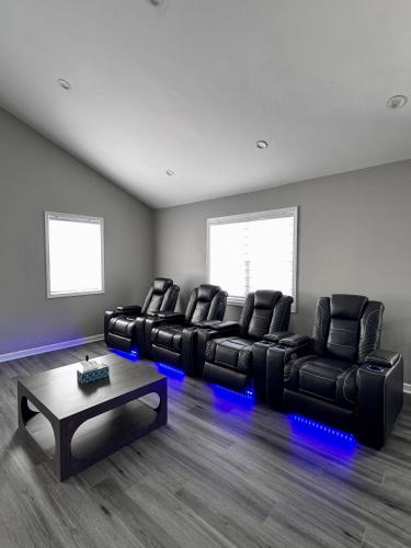 Facilities, Sleeps 24+ Luxury house Near Chicago 12 king beds in North O'Hare