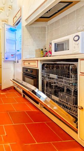 Provençal, Spacieux & réconfortant, Emplacement sûr au cœur du Parc des Calanques, Salon et chambre clim, lit confortable, Cuisine équipée avec lave-vaisselle et lave-linge, Garage, jardin, piscine privés, Inclus linge, bureau, Wifi, Netflix, Sans Stress, Cassis (fotografie 8)
