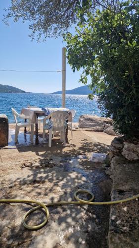 Kuća sa privatnom plazom (Kuca sa privatnom plazom) in Kumbor