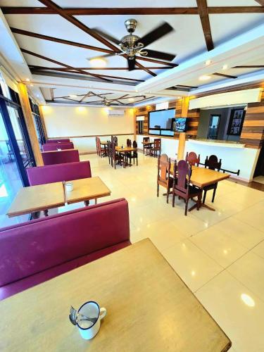 Restaurant, Hola Hostel Puerto Princesa near Immaculate Conception Cathedral