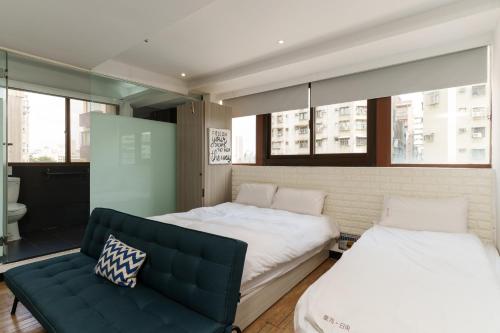 room detail thumbnail 1