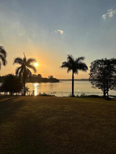 Magnífica Chácara com Fundo para a Represa (Magnifica Chacara com Fundo para a Represa) in เปาลิเนีย