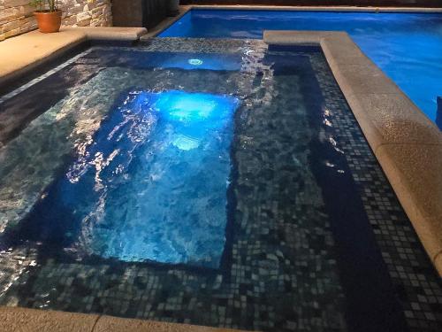 อ่างแช่น้ำร้อน, Moderna Casa con piscina , jacuzzi y generador electrico in ปวยร์โต บาริโอส