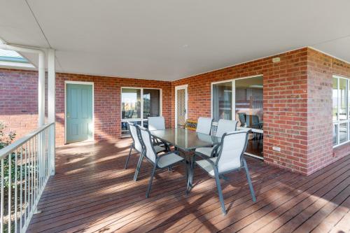Balkons/terase, Someplace Else in Bonnie Doon