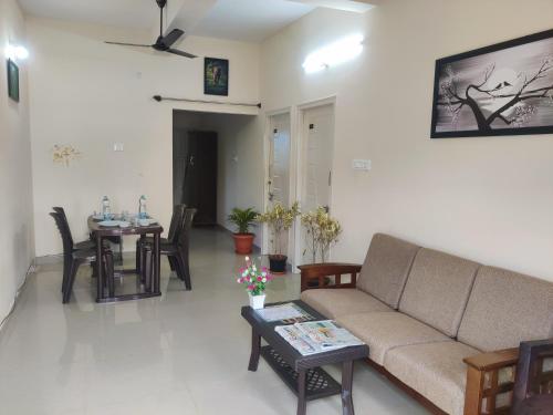 Happy Holiday service apartment in กัลยานานครา