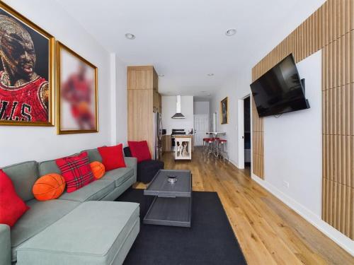 2BR with Onsite Parking and Laundry Just 4 Min to Downtown