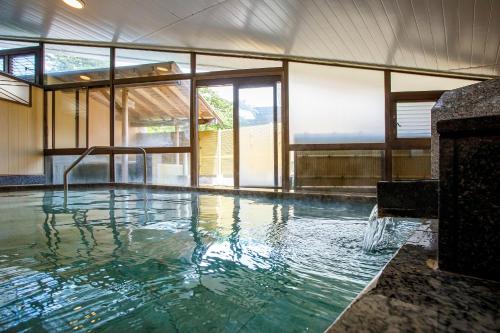 ฮาโกเนะ โควะคิเอ็น มิกะวายะ เรียวกัง (Hakone Kowakien Mikawaya Ryokan) near น้ำตกเซนโจ