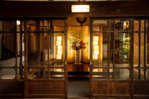 ฮาโกเนะ โควะคิเอ็น มิกะวายะ เรียวกัง (Hakone Kowakien Mikawaya Ryokan) near น้ำตกเซนโจ