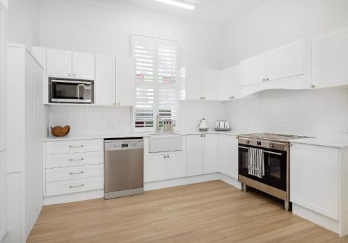 Kitchen, Seabreeze Luxury Beach House Kiama in Kiama