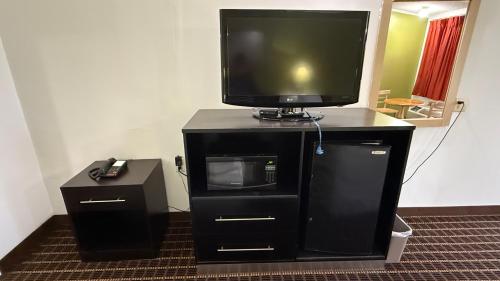 Executive Inn - image 5