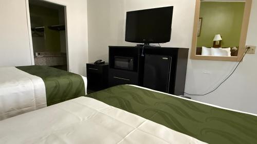 Executive Inn - image 11