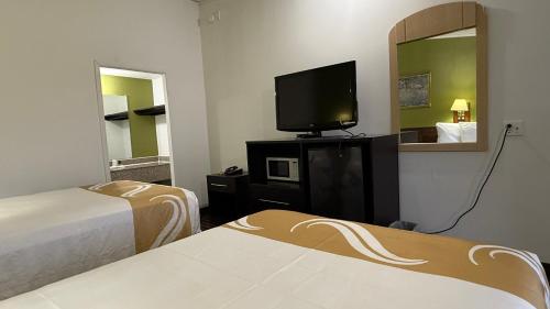 Executive Inn - image 10