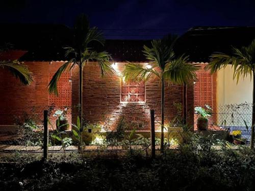 Pomelo Garden, Kon Rung (1)