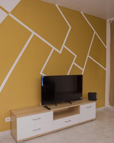 صالة مشتركة/ منطقة التلفزيون, Kaz'horizon climatisé Montabo plages resto et wifi (Kaz'horizon climatise Montabo plages resto et wifi) in كاين