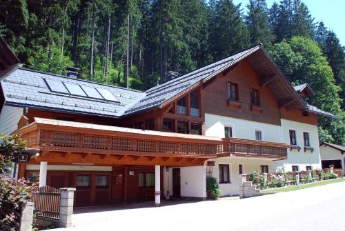 Four Seasons Lodge
