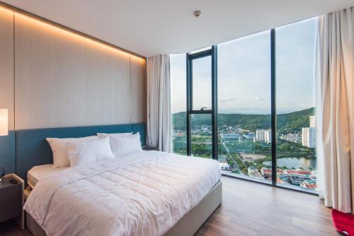 Anstay Residence by A La Carte Hạ Long in Hạ Long