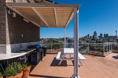 Delightful Darling Point Studio w Stunning Rooftop in Darling Point