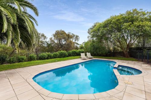 Palmyra Villa - Pool & Spa, Steps To Village - Melbourne